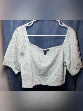 Forever 21 eyelet crop top size Large